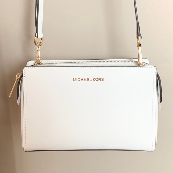 Michael Kors Handbags - 🌸 Michael Kors Purse